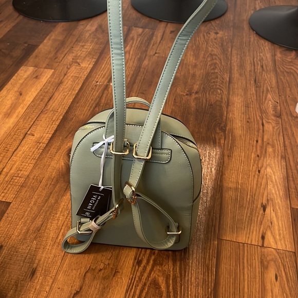 Backpack - Picture 4 of 6